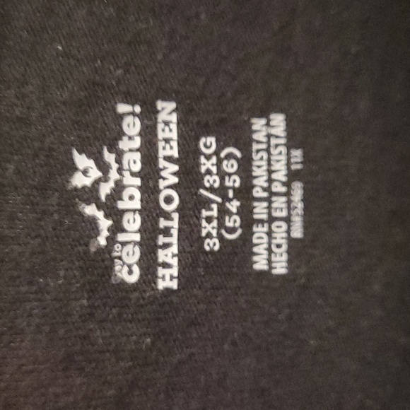 19 • Spirit Halloween • 3XL - Picture 2 of 7